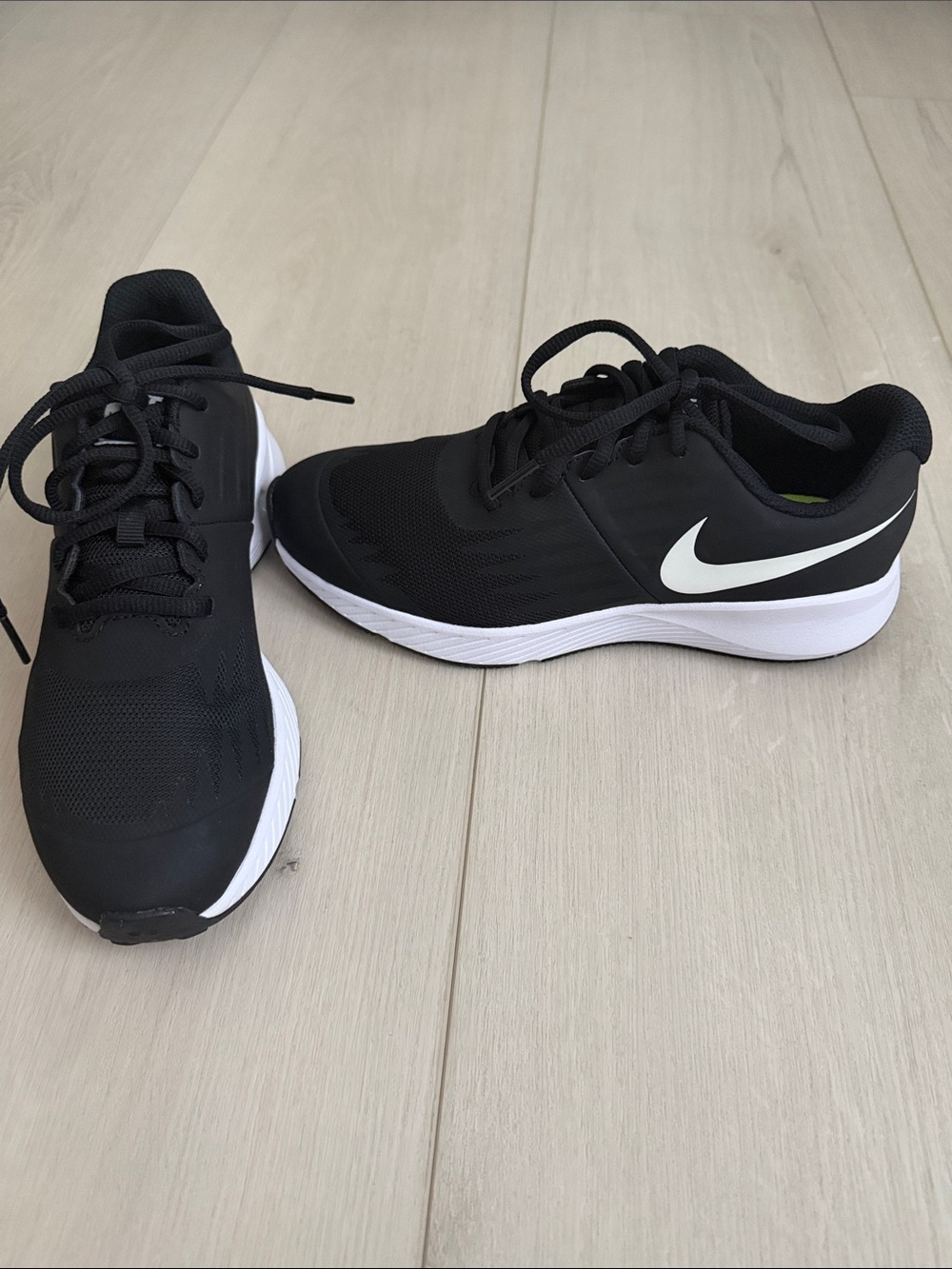 Nike Black and White Athletic Trainers
